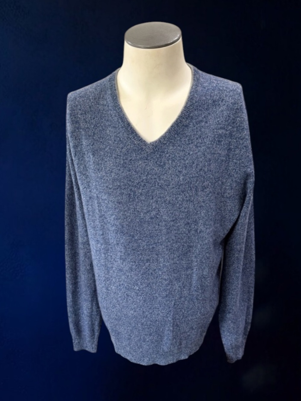 New! SCOTT BARBER 100% Cashmere Blue V-Neck Sweater Size Medium